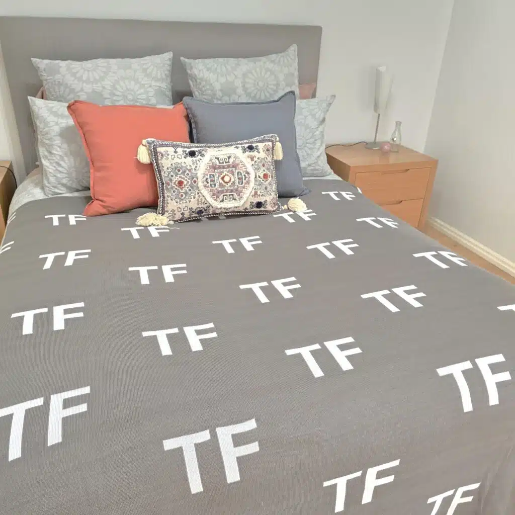 Twin-Bed